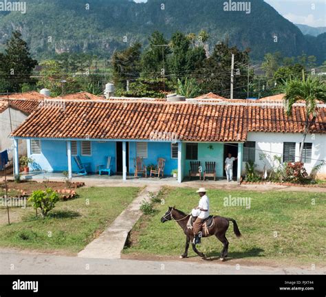 Cuban Houses Hi Res Stock Photography And Images Alamy