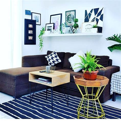 Buat ruang tamu rumah minimalis kamu jadi taman surga bagi tamu spesialmu dengan desain ini ! Gambar Dekorasi Ruang Tamu Rumah Flat - Perum Klodran