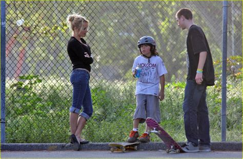 Pam Anderson Cruises The Skateboard Park Photo Photos Just Jared Celebrity News And