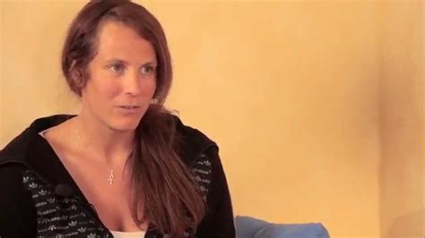 Mehr als der hälfte der werdenden mütter stösst die schwangerschaft in den ersten monaten übel auf. Übelkeit in Rückenlage während der Schwangerschaft - YouTube