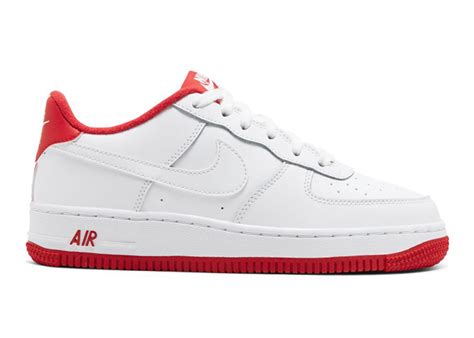 We can assess how similar colorways are doing on the resale market and make an estimation. Nike Air Force 1 "University Red" - manelsanchez.com