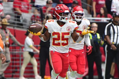 Clyde Edwards Helaire Fantasy Advice Start Or Sit The Chiefs Rb In
