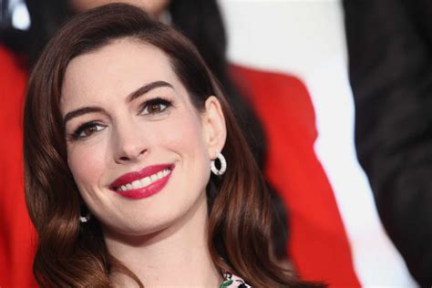 Anne Hathaway Faz 38 Anos Relembre O Estilo Da Atriz