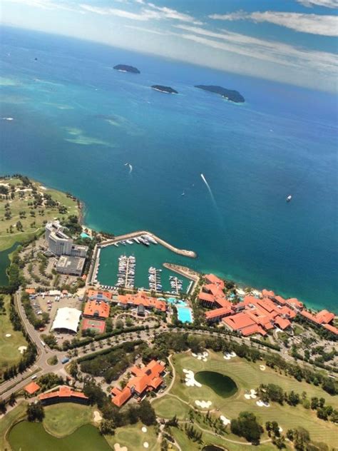 Sabah terletak di utara pulau borneo iaitu pulau ketiga terbesar di dunia dan ibu negeri sabah ialah kota kinabalu. Life of a Lil Notti Monkey: Sabah Negeri di Bawah Bayu