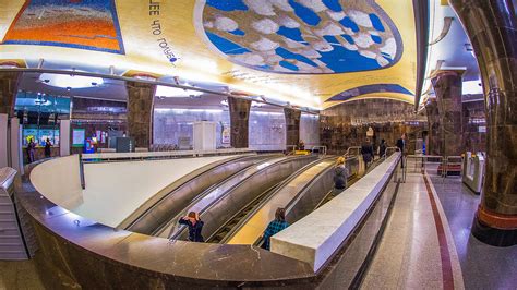 Vingt Stations Du Métro De Moscou Des Simplement Jolies Aux Plus