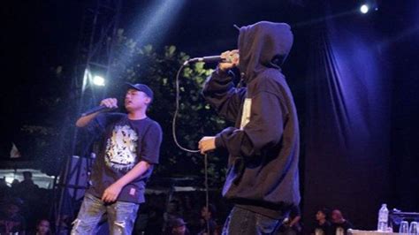 E b c#m b wes nasipe kudu koyo ngene. Chord Gitar Bojo Simpenan NDX AKA feat Eka Martha - Tribun ...