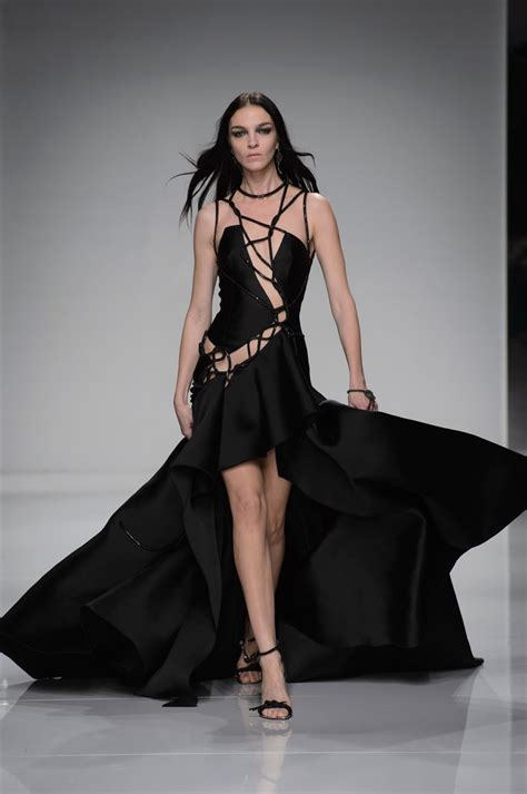Voir plus d'idées sur le thème robes haute couture, haute couture, mode. Atelier Versace Haute Couture Spring-Summer 2016