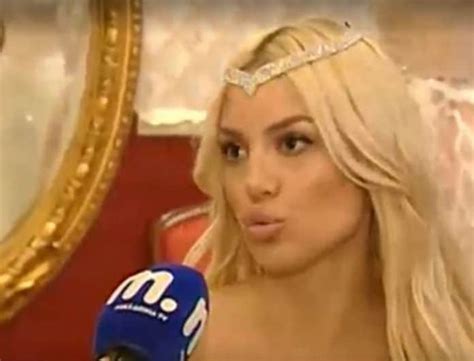 Στην φάρμα μπήκε στο αποψινό επεισόδιο η αλεξάνδρα παναγιώταρου, μια άφιξη που περιμέναμε εδώ και καιρό να δούμε. Αλεξάνδρα Παναγιώταρου: Απαντά δημόσια στα καρφιά της ...