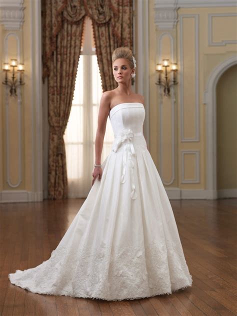 With lace gowns, dresses with sleeves, tulle ballgowns, and plunging necklines, our latest still not seeing your dream dress? 27 Elegant and Cheap Wedding Dresses