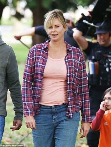 Charlize Theron Shows Off Frame After Gaining 35lb For Movie Role Daily Mail Online
