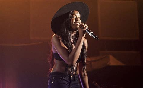 Azealia Banks Feud With Sarah Palin Is Bizarre And Definitely Nsfw