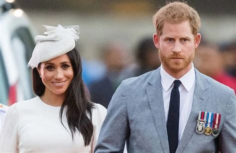 Príncipe Harry Y Su Esposa Meghan Reaparecieron En El Palacio De