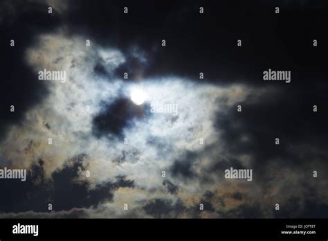 Sun Behind Cumulus Clouds Stock Photos & Sun Behind Cumulus Clouds Stock Images - Alamy