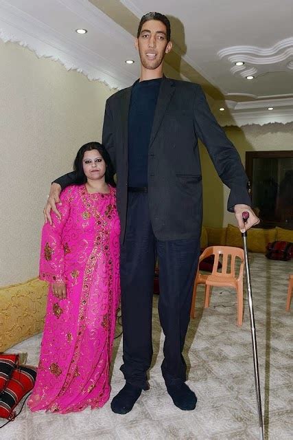 Who Is The Tallest Man In The World See Pictures The Worlds Tallest
