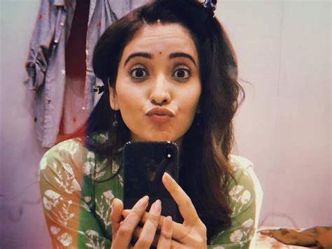 Asha Negi Crosses 2 Million Followers On Instagram Sends Kisses To Her
