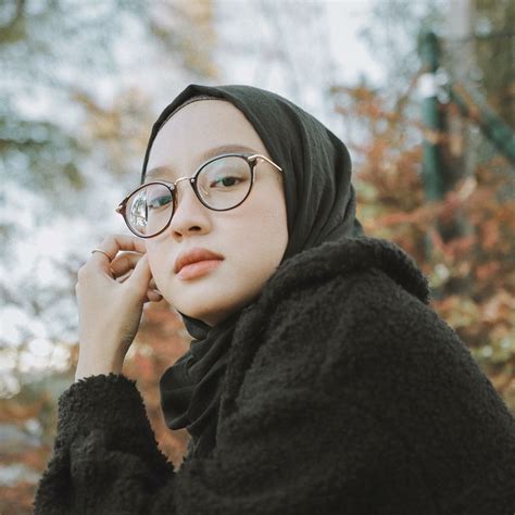 Ada berbagai model frame dan lensa yang hanya tersedia di optik timur. Make up minimalis + kacamata frame hitam kekinian💯 ...