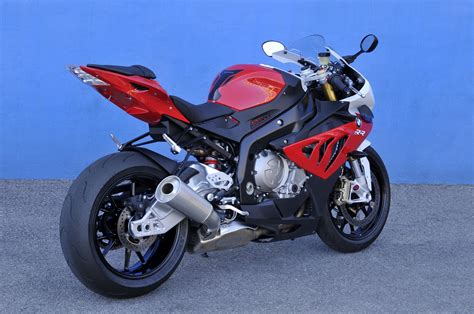 You can choose between paint options like hockenheim silver metallic, the new black storm metallic and light white/racing blue metallic/racing red. 2012 BMW S1000RR - Tweaks Come to the Liter Bike King ...