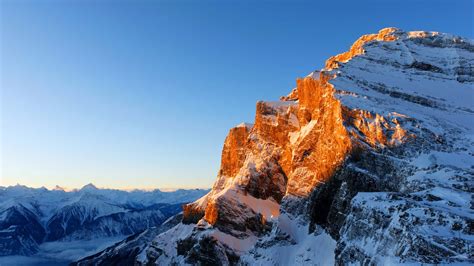 Download Majestic 4k Mountain Landscape Wallpaper