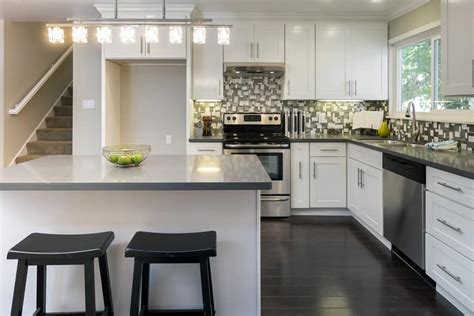 Here we see one of the best l shape kitchen design with navy blue cabinetry that perfectly complements the grey. 29 L-Shaped Kitchen Designs & Layouts (Pictures ...