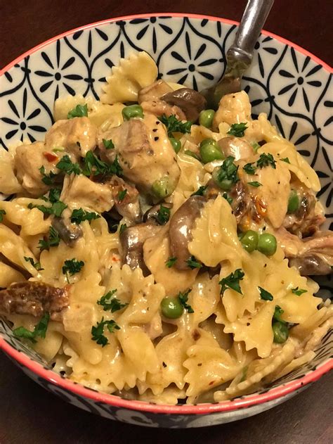Season the water with 1 1/2 tablespoons salt. FARFALLE WITH CHICKEN AND ROASTED GARLIC | Recipes ...