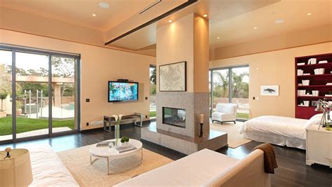 Check out these small house pictures and plans that maximize both function and style! 6 New Tech Ideas for a Modern Smart Home