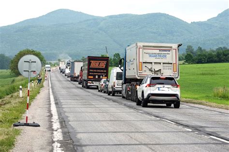 Cestu z diaľnice v smere na Bánovce nad Bebravou uzavreli do konca leta