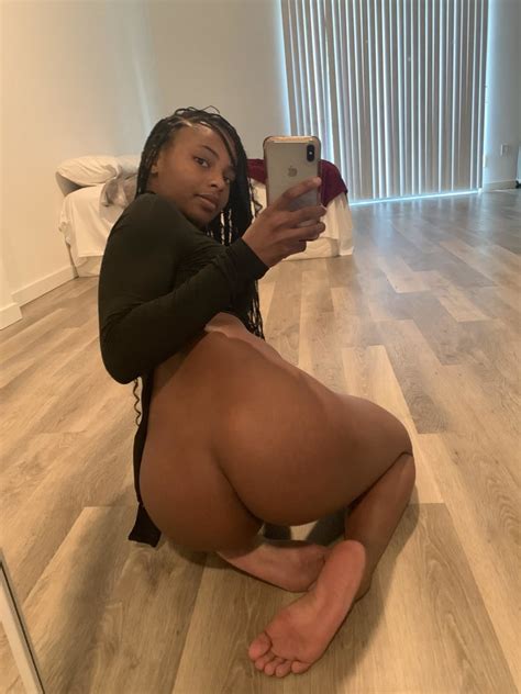 Gros seins et cul sur une fille noire Photos privées Photos Porno Homemade