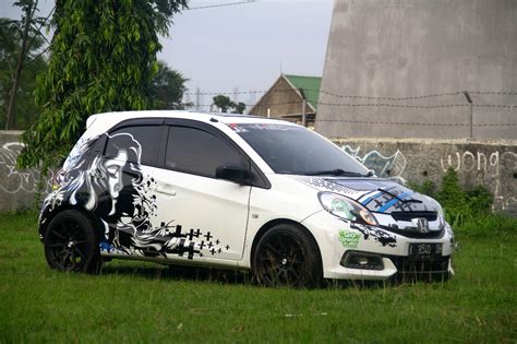 Modifikasi honda brio satya e keren banget untuk dipakai harian, semoga menjadi inspirasi bagi review honda brio racinglook, modifikasi kece badai jangan lupa juga di follow ig nya bang brian. Modifikasi Honda Brio: Brio Lambo - Otoinfo.id