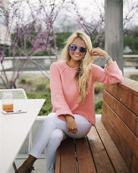 southern style instagram shealeighmills nashville blogger white jeans and pop of color