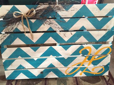 Painted Pallet Easy And Cheap Painted Pallet Home Decor Decor