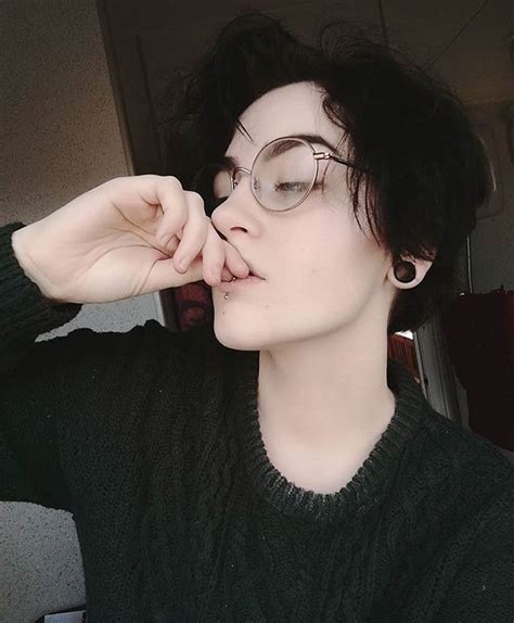 Androgynous Non Binary Haircuts Curly / Épinglé sur Androgynos - White people are evil and must 