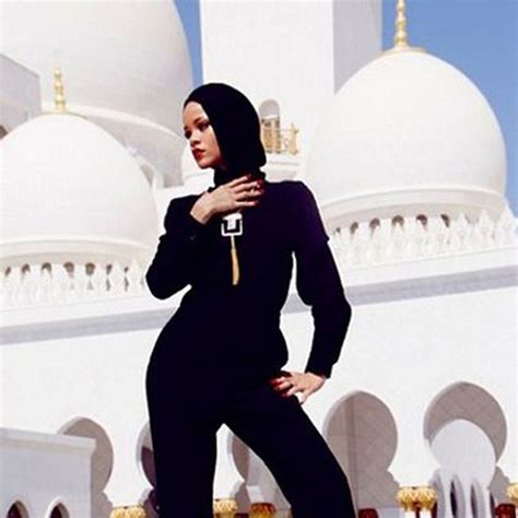 Too Far Rihanna Booted From Abu Dhabi Mosque After Photoshoot