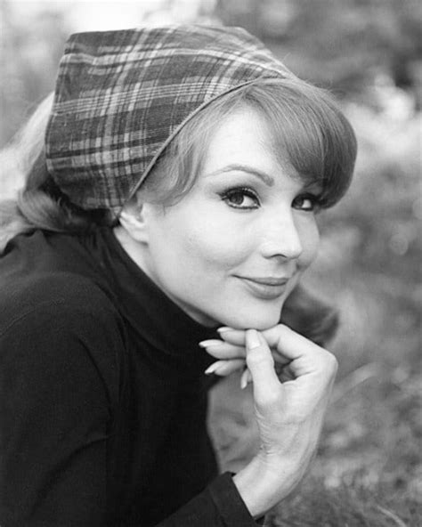 30 Stunning Photos Of Francine York In The 1960s Vintage News Daily