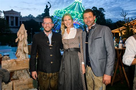 Wir haben die treffendsten und ehrlichsten reaktionen gesammelt. Oktoberfest 2019: Das Who-is-Who beim Almauftrieb in der ...