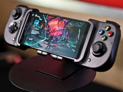 Razer Kishi Is A Slick Universal Controller For Cloud Gaming On Your