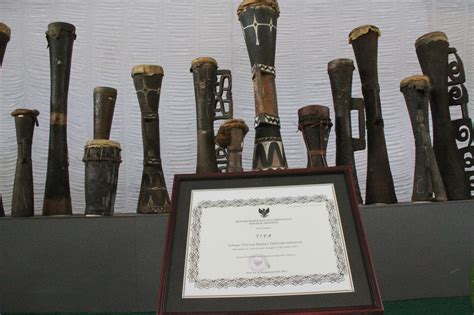 Daftar 10 alat musik tradisional khas aceh disertai gambar dan penjelasan singkatnya. Ini Sebab Pameran Alat Musik Tradisional Nusantara di Papua Sepi Pengunjung - Kabar Papua