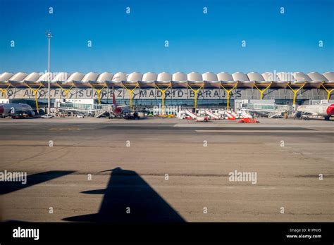 Madrid Barajas Airport Planes Hi Res Stock Photography And Images Alamy
