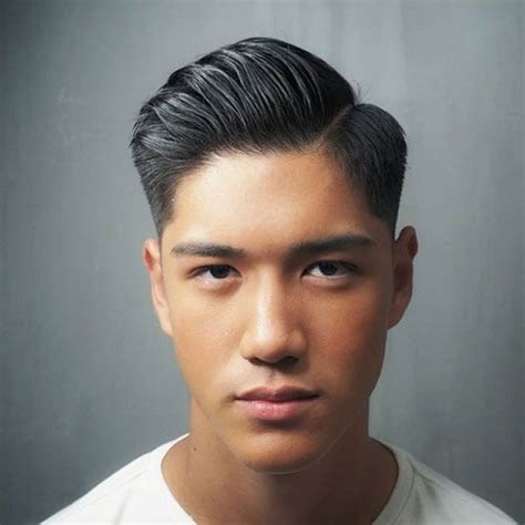 Send gjerne melding enten til salongen eller. 25 Trending Side Part Hairstyles for Asian Men - HisCuts