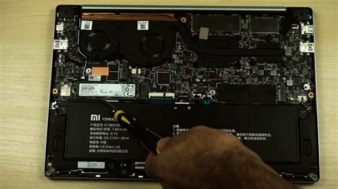 The mi notebook air 13 is a comparatively compact device, thanks to the slim display frames. Обзор Xiaomi Mi Notebook Air 13.3"- часть 2 снимаем крышку ...