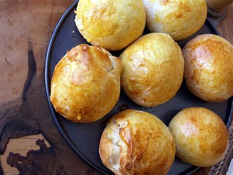 Posted on april 23, 2017may 3, 2017 by food blogger. Monay (Filipino Bread Rolls) | Bread, Filipino bread ...