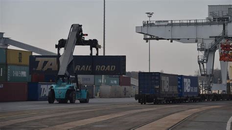 Le port autonome de bordeaux comprend six terminaux, 300 ports dans le monde sont desservis. COMMERCE Une nouvelle ligne de fret ferroviaire entre le ...