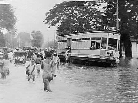 Aliran airnya bisa masuk jakarta besok pagi yg ada saudara atau melansir pemberitaan kompas.com, 3 januari 2020, banjir bandang yang terjadi di lebak banten ditetapkan sebagai. Jakarta Pernah Banjir Besar di 1918 Saat Hutan di Puncak ...