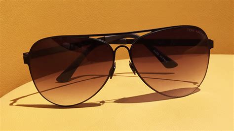 5 Top Men’s Sunglasses Trends In 2023 Specscart