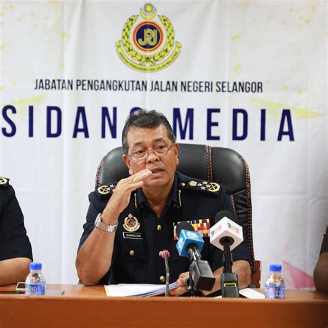 Ada yang stress bila lesen memandu kereta atau motorsikal dah tamat tempoh? Jangan tergesa-gesa perbaharui lesen memandu tamat tempoh ...