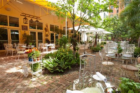 This restaurant, with a beautiful outdoor patio, is perfect for a delicious meal, a quick snack or just an aperitif or glass of prosecco. Peacock Garden Cafe | Garden cafe, Garden, Plants