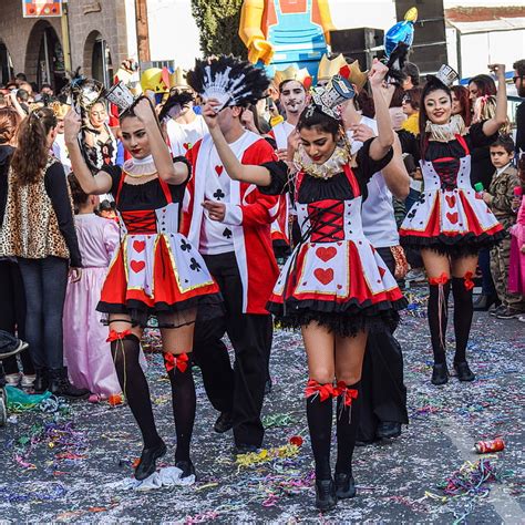 free photo carnival parade girls sexy dancers dress masquerade hippopx