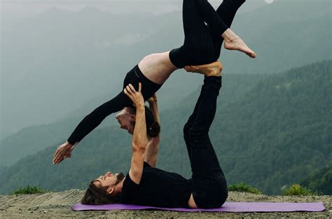 Acroyoga Here S Everything You Need To Know Blog Cult Fit