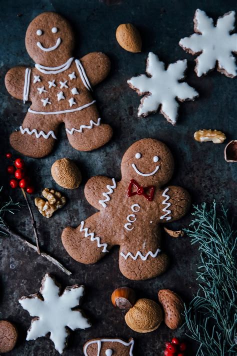 Macaroon christmas cookie icon, ginger creative people png clipart. Gluten-free Chai Snowflakes & gluten-free Gingerbread ...