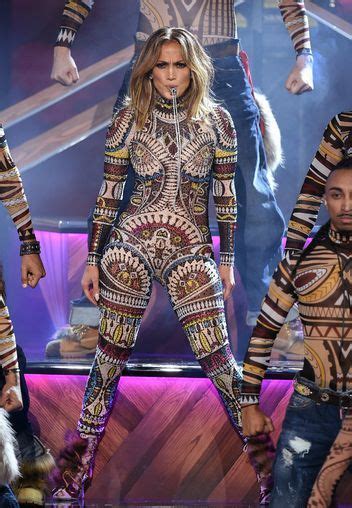 Watch Jennifer Lopez Absolutely Slay Her American Music Awards Opening Performance Jennifer