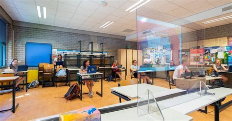 Op 7 juni moeten alle scholen dan weer helemaal open zijn, aldus slob. Middelbare scholen in Breda weer open: 'Het voelde bijna ...